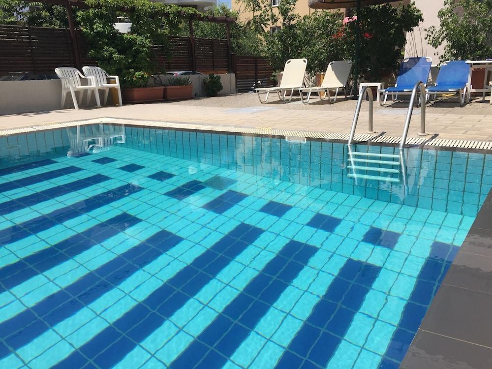 Caravel Hotel Apartments Ixia  Esterno foto
